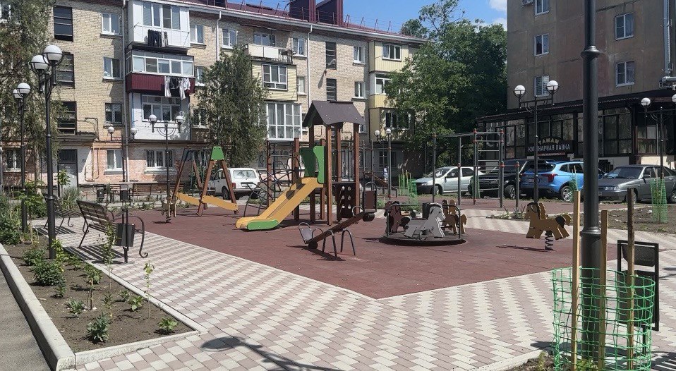 Порядка 400 общественных и дворовых территорий благоустроено в Карачаево-Черкесии за последние 6 лет