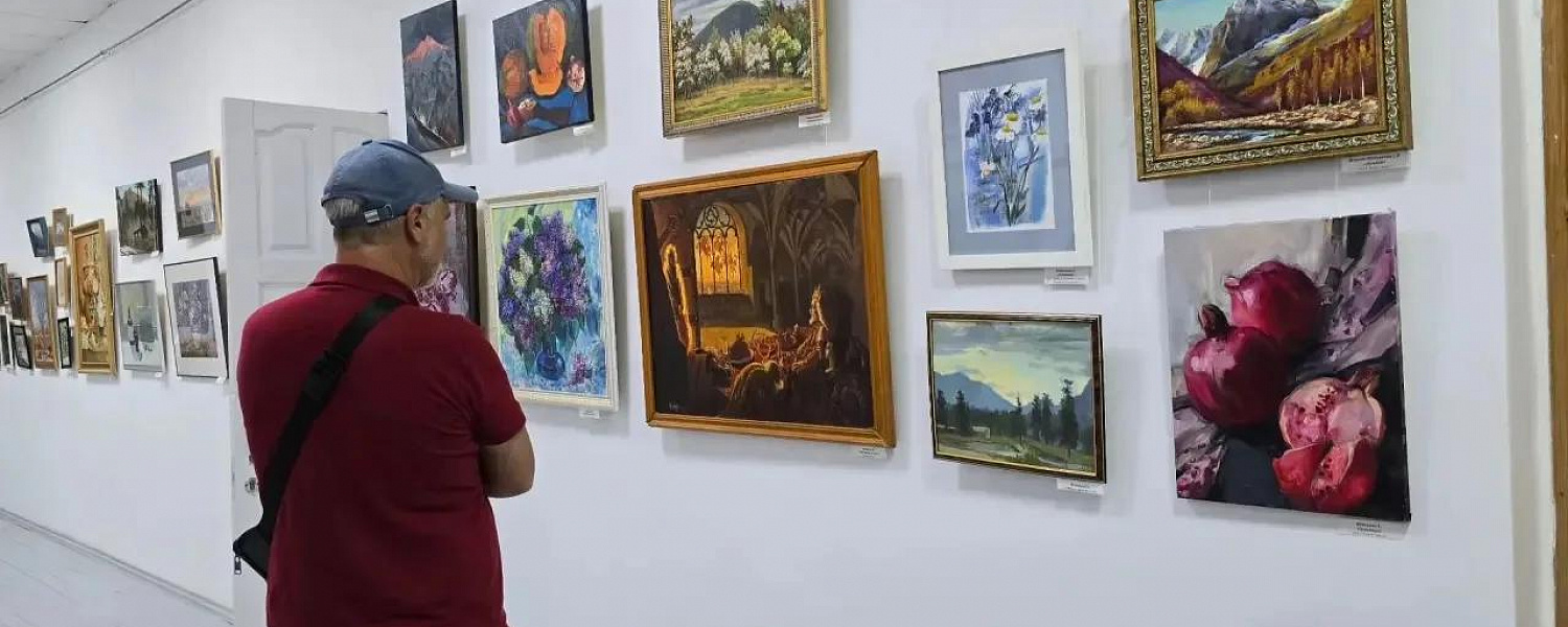 В КЧГУ открылась выставка «Кавказ. Пространство и время», посвященная памяти Александра Рубца