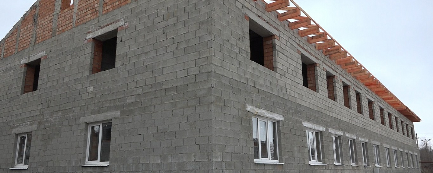 Летом 2025: в ауле Бесленей Карачаево-Черкесии завершается строительство многоквартирного дома
