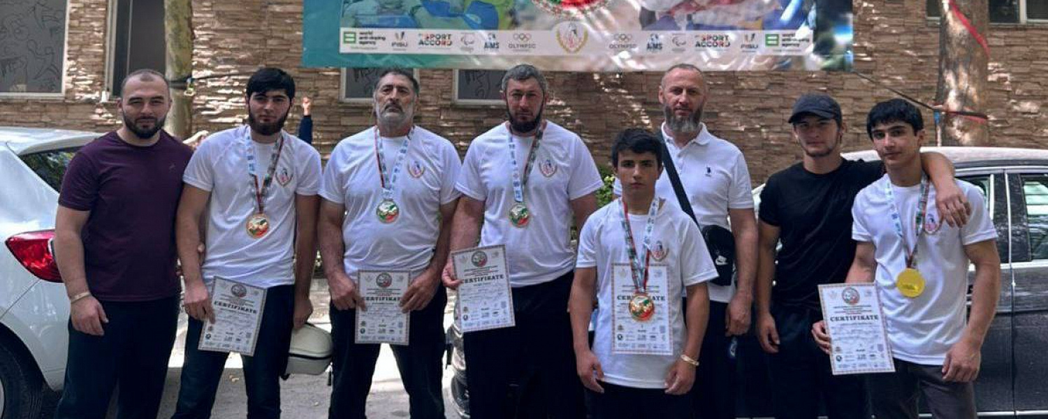 Пять медалей завоевали рукоборцы Карачаево-Черкесии на чемпионате и первенстве мира по армрестлингу